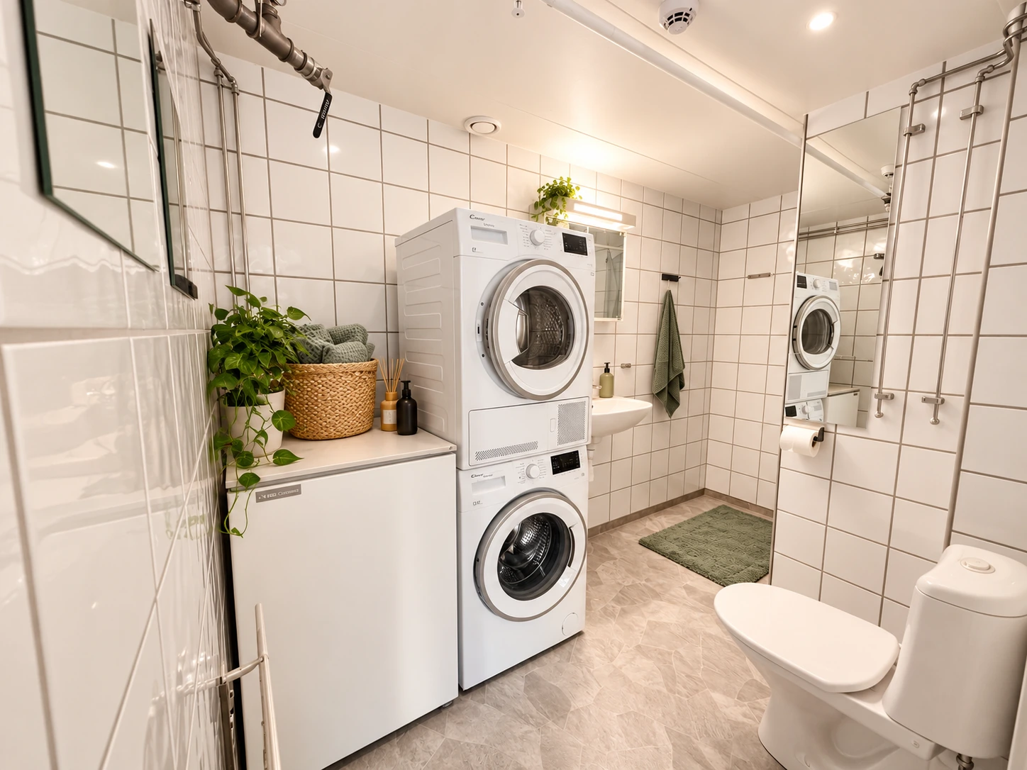 Badrum med WC och tvättmöjlighet